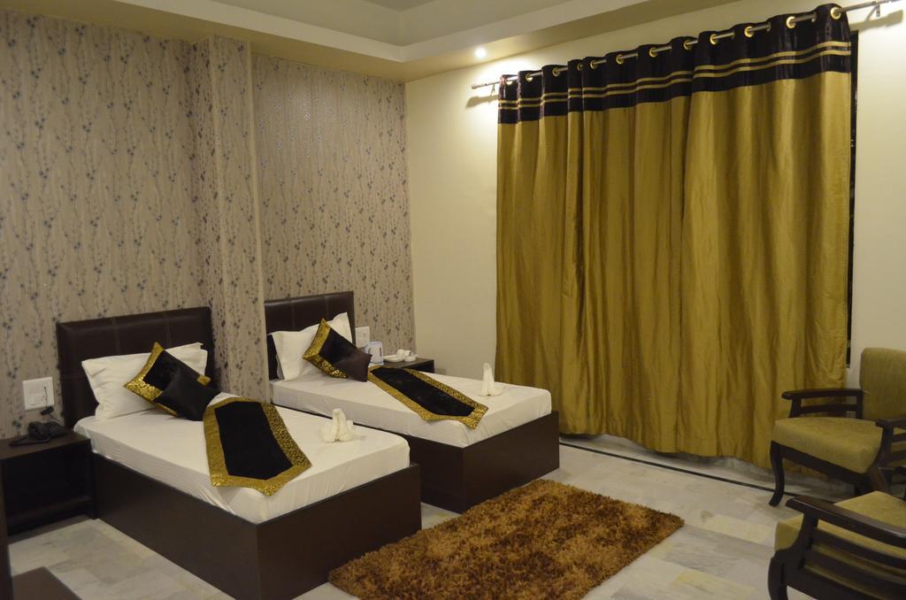 Отель Red Orchid Мератх Номер фото